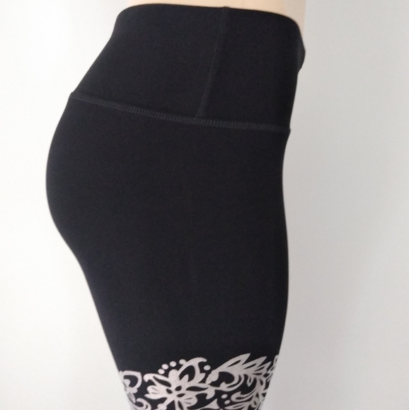 90 Degree by Reflex color contrast Design Leggings - Picture 7 of 14